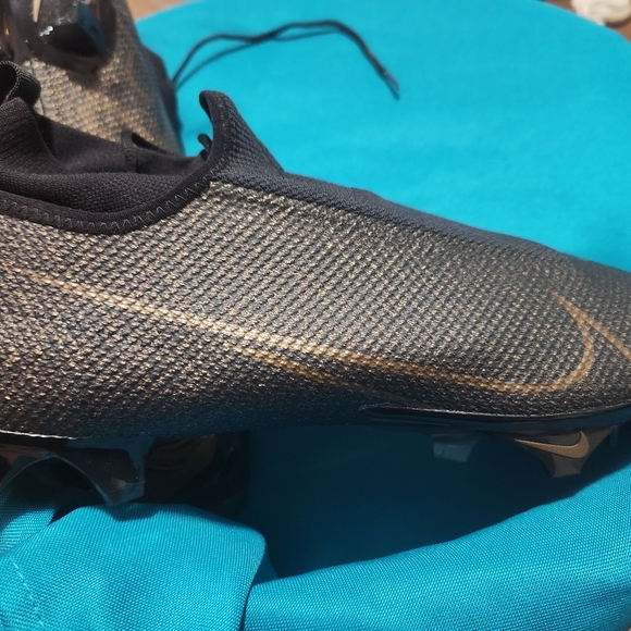 Football cleats - Picture 4 of 6